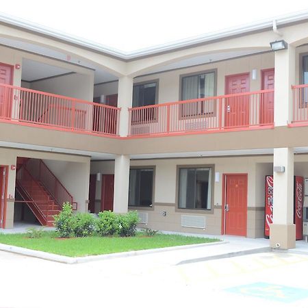 Palace Inn Sam Houston Race Park Экстерьер фото