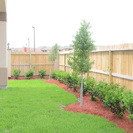 Palace Inn Sam Houston Race Park Экстерьер фото