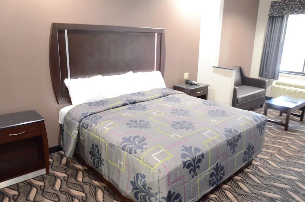 Palace Inn Sam Houston Race Park Номер фото