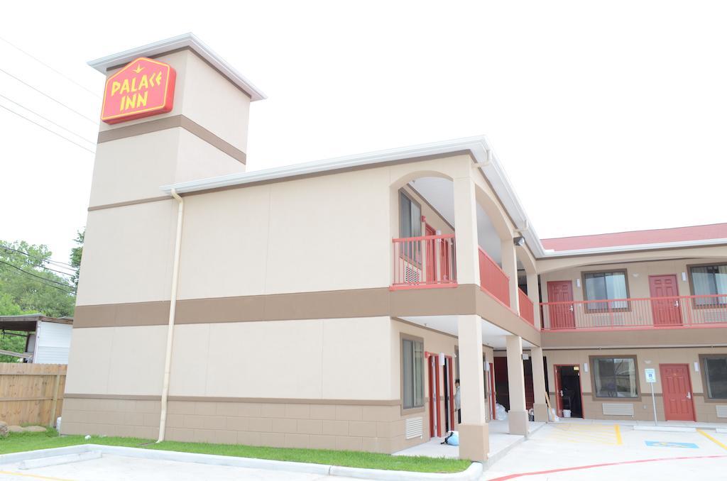 Palace Inn Sam Houston Race Park Экстерьер фото