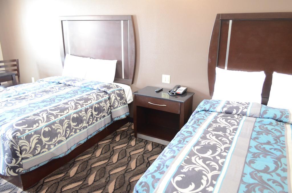 Palace Inn Sam Houston Race Park Номер фото