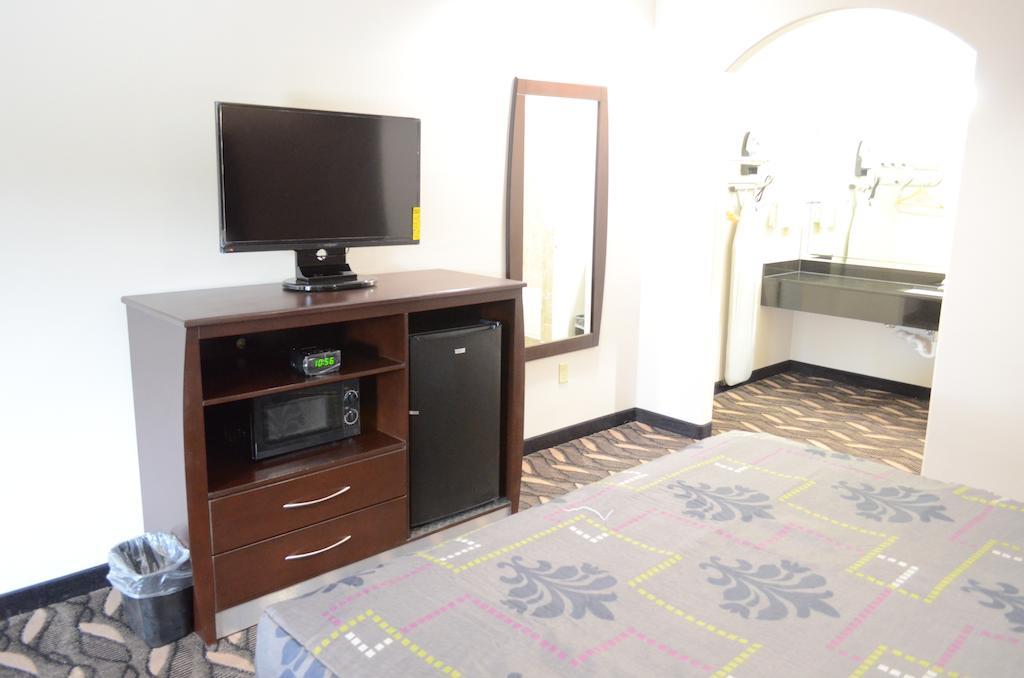 Palace Inn Sam Houston Race Park Номер фото