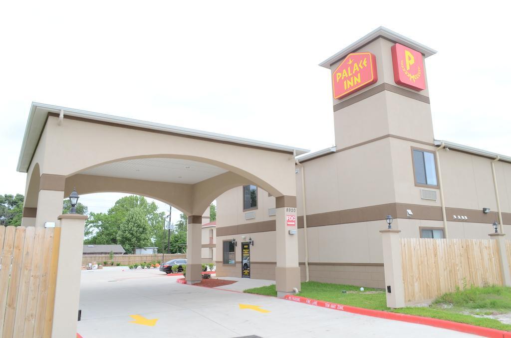 Palace Inn Sam Houston Race Park Экстерьер фото