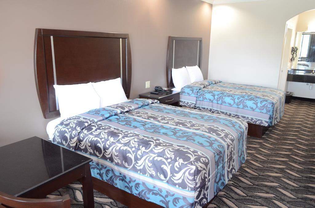 Palace Inn Sam Houston Race Park Номер фото