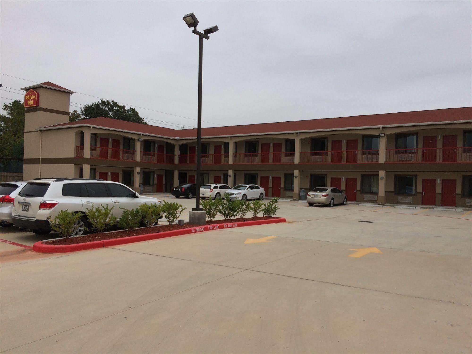 Palace Inn Sam Houston Race Park Экстерьер фото
