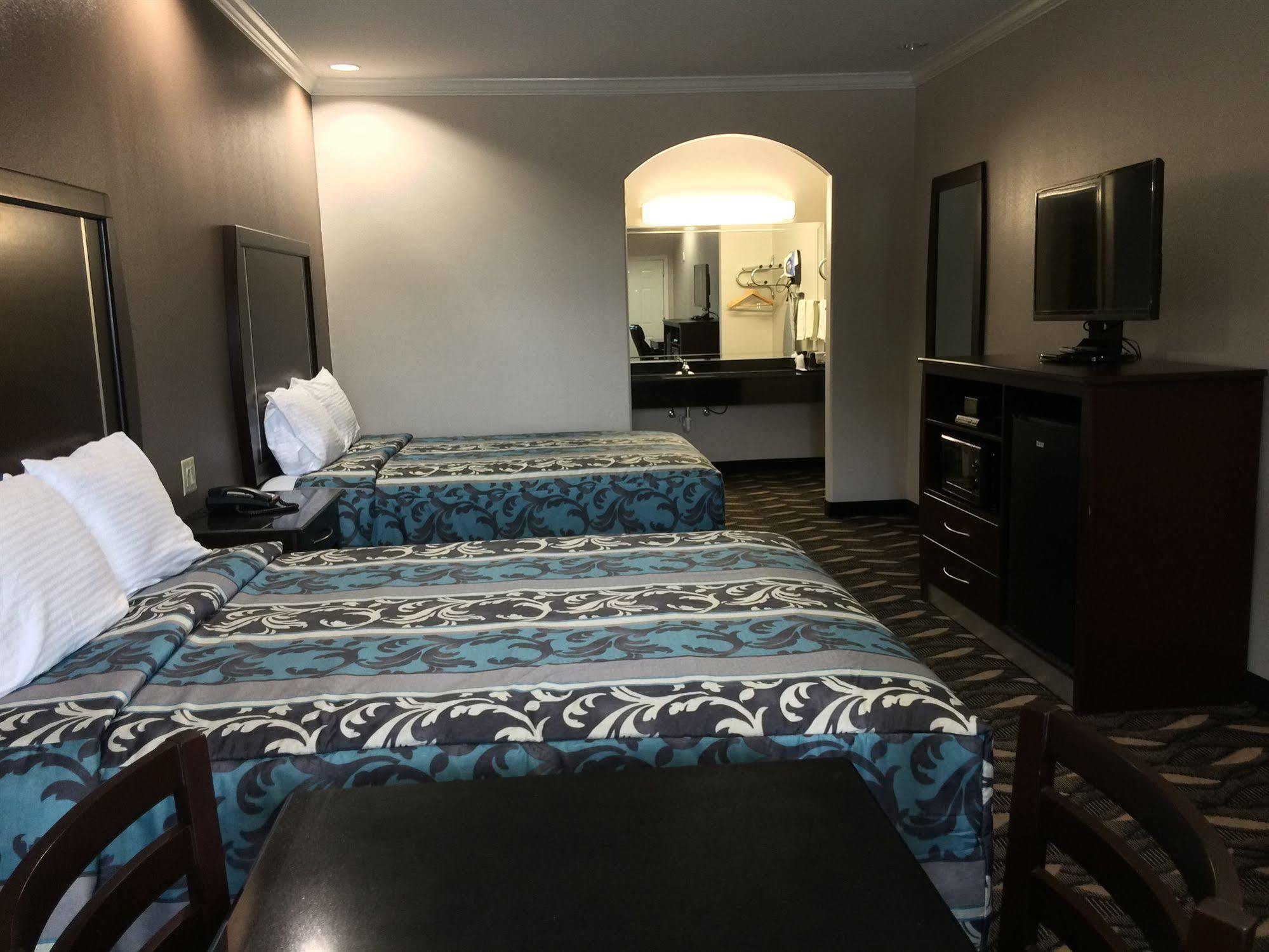 Palace Inn Sam Houston Race Park Экстерьер фото