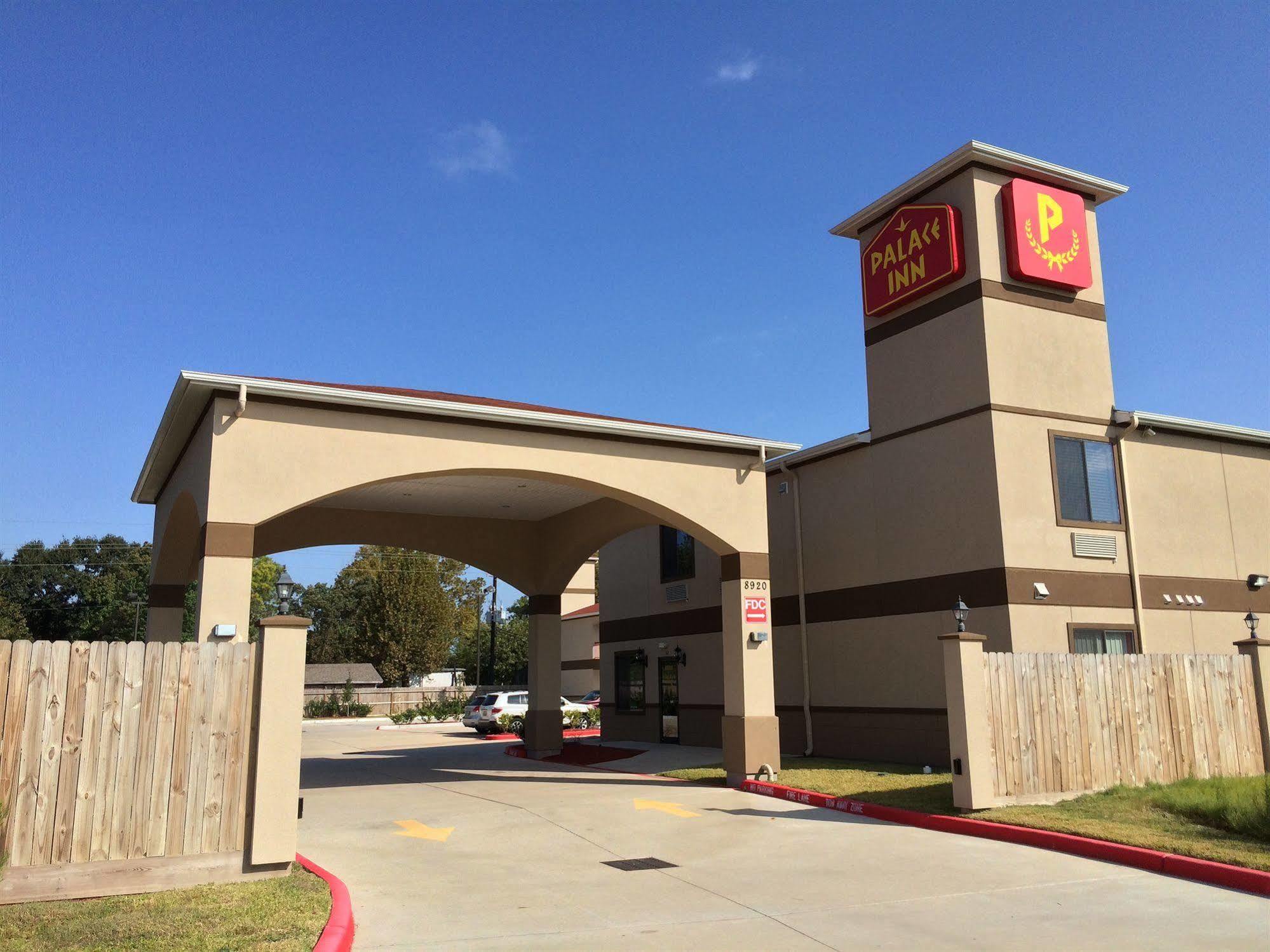 Palace Inn Sam Houston Race Park Экстерьер фото